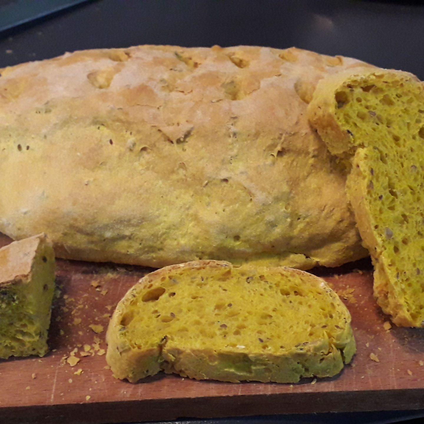 Pane  curcuma e semi